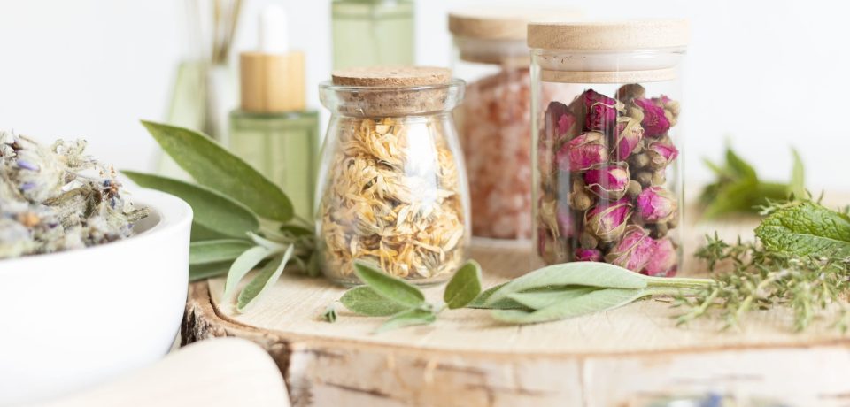 Naturópata digestivo en Barcelona: cuándo tiene sentido acudir (y cuándo no). Casos en los que la Naturopatía aporta mucho y situaciones en las que primero debe valorarte un médico.