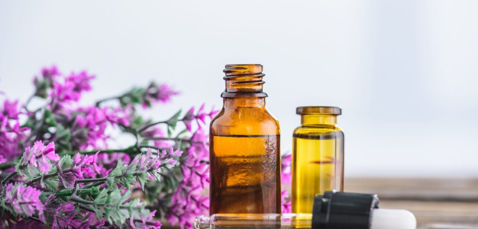 Flores de Bach en Barcelona para gestionar el estrés que empeora tu digestión. Terapia con Flores de Bach y kinesiología holística para equilibrar emociones y sistema digestivo.