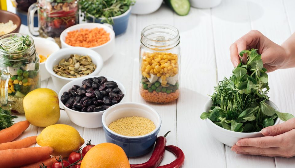 Por qué tengo hinchazón después de comer aunque coma sano en Barcelona: causas emocionales y energéticas